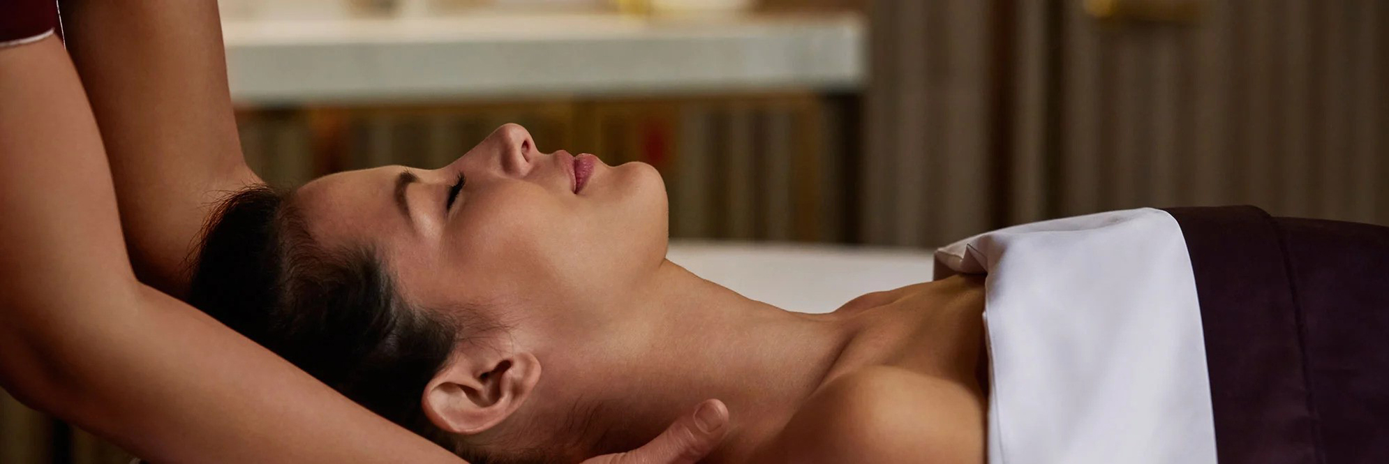 Relaxing massage atmosphere